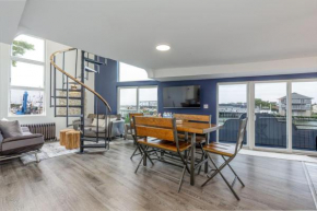 DO with AC 3 Suites Waterfront Marina Home